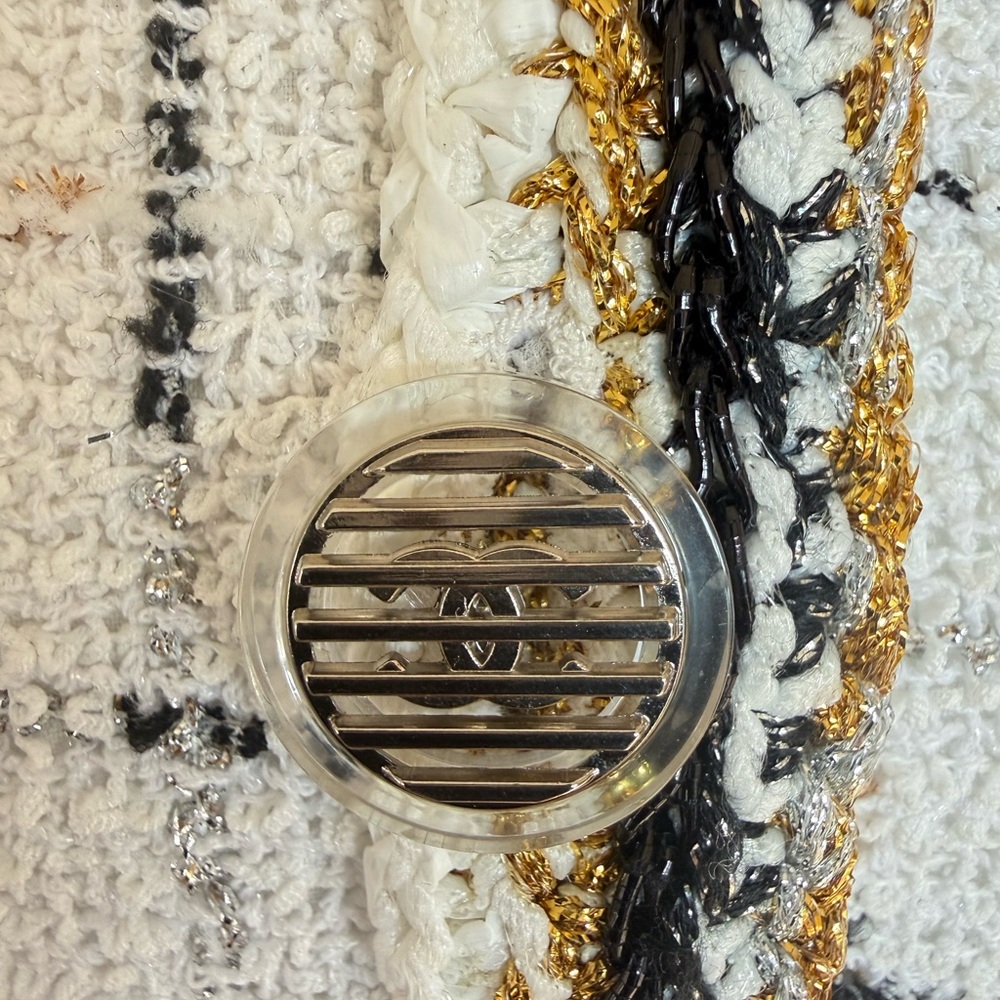CHANEL White and Black Tweed Blazer 2017 - Picture 2 of 15